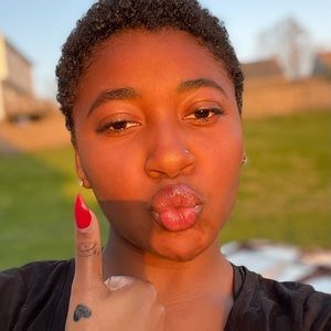 Meet your Posher, Aniya